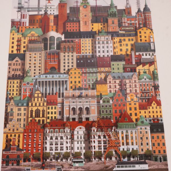 Närbild på pusslets illustration av Stockholms byggnader