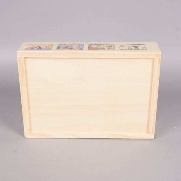 Baksidan av en tom trälåda utan motiv eller text