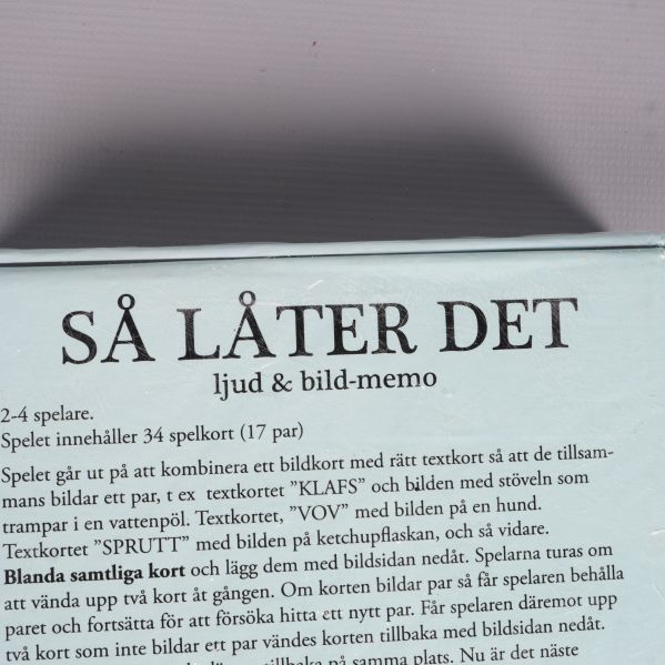 Närbild på baksidan av Atjo Memo med förklaring