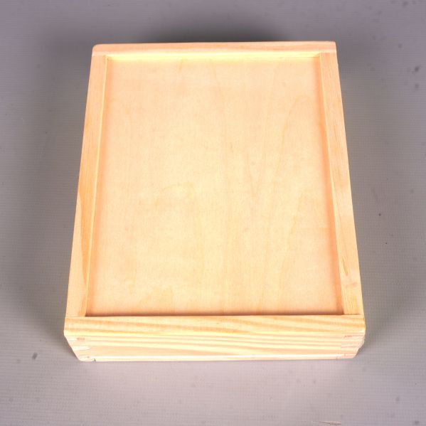 Tom förvaringslåda i trä för pusslet