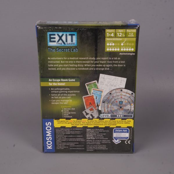 Baksidan av Exit The Game The Secret Lab med spelbeskrivning och illustrationer