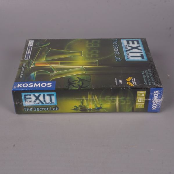 Sällskapsspel liggande på sidan med neonfärgade detaljer