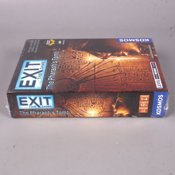 Spelbox sedd från sidan med titel och spelarinformation