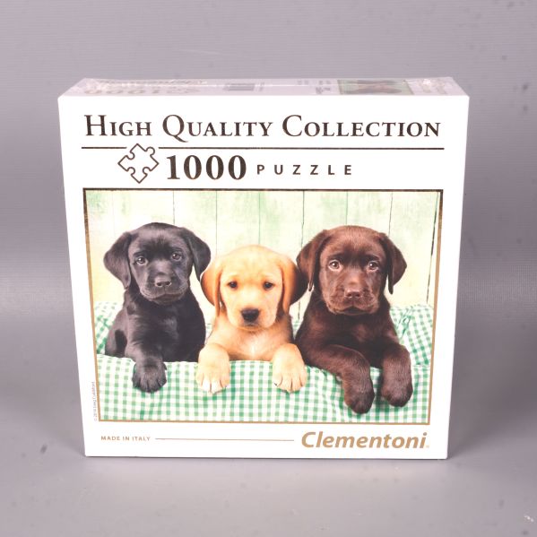 Framsidan av pusselbox med tre labradorvalpar och 1000 bitar