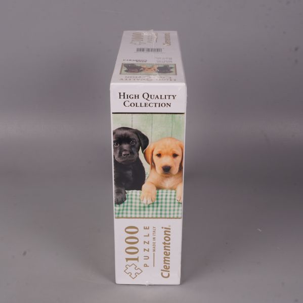 Smal sida av pusselbox med motiv av två valpar