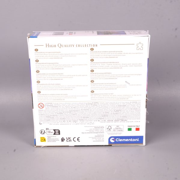 Baksida av Clementoni-pusselbox med instruktioner och märkningar