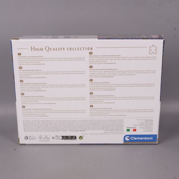 Baksidan av Clementoni Marvel pussel med informationsavsnitt