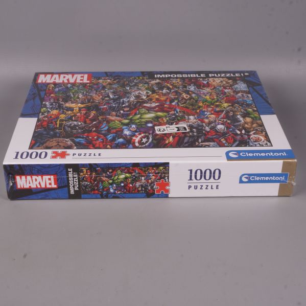 Sidan av Marvel pusselask med 1000 bitar och Clementoni-logga