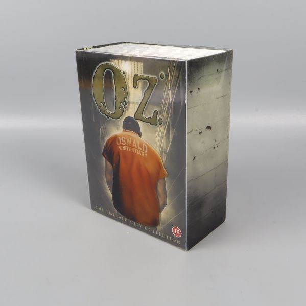Oz DVD-box i vinkel som visar tjocklek och design
