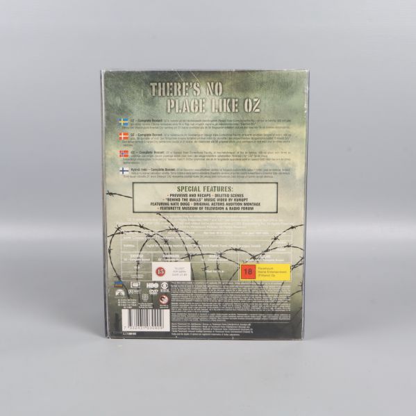Baksidan av Oz DVD-box med text och logga