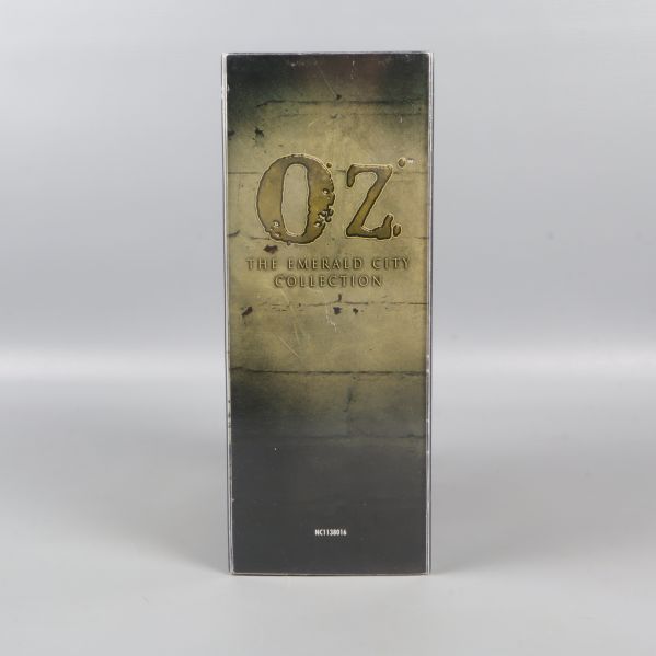 Ryggsidan på Oz The Emerald City Collection DVD-box