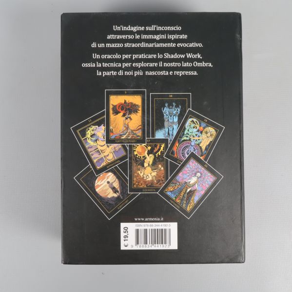 Askens baksida visar flera av orakelkorten