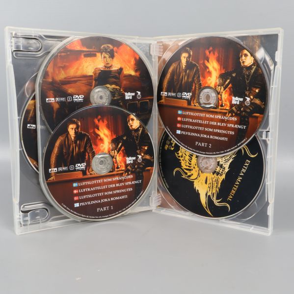 Ytterligare bild av insidan med fler DVD-skivor