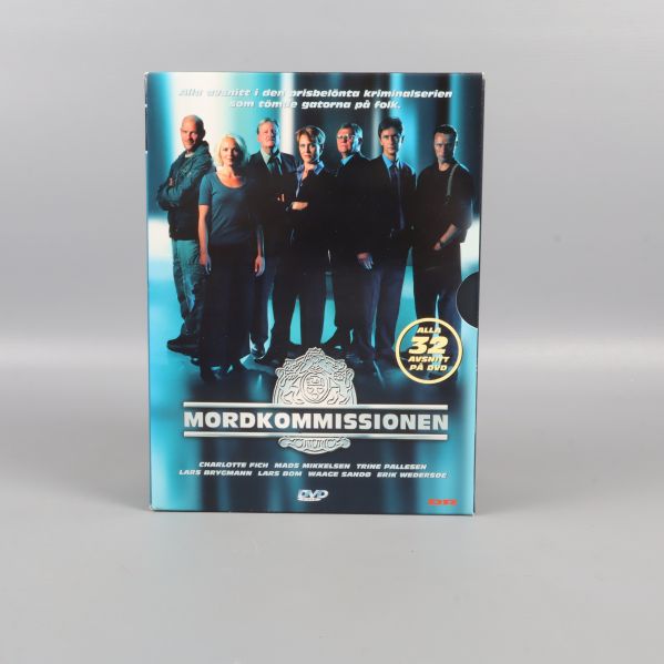 DVD-box av Mordkommissionen syns snett framifrån
