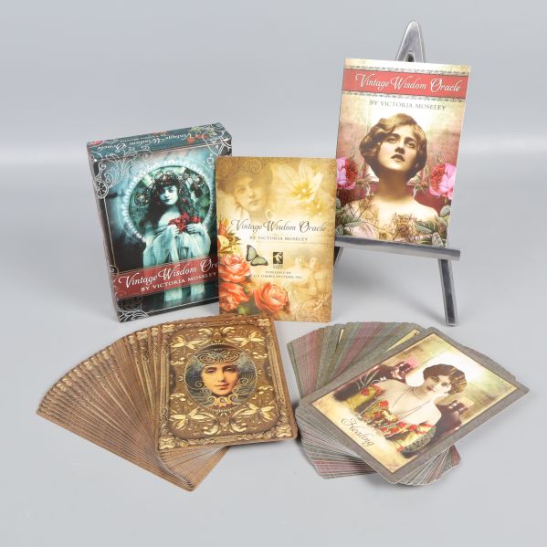 Vintage Wisdom Oracle orakelkort med guidebok och dekorativ ask