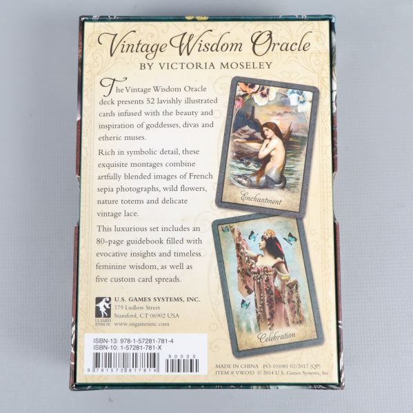 Baksidan på asken med beskrivning och bilder på två orakelkort