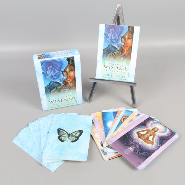 Orakelkortset med kort och guidebok och ask