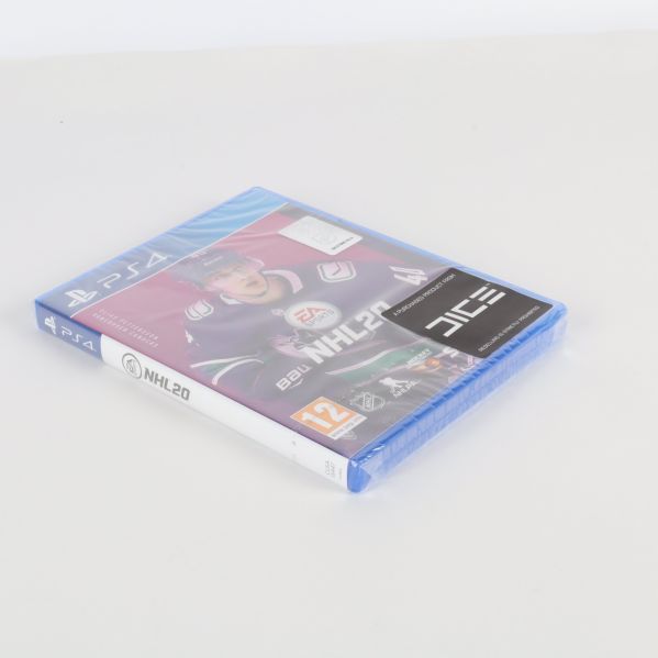 NHL 20 PS4 liggande snett med synlig rygg och framsida