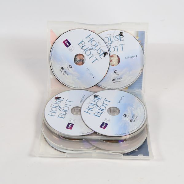 The House of Eliott DVD-box uppfälld med nio skivor