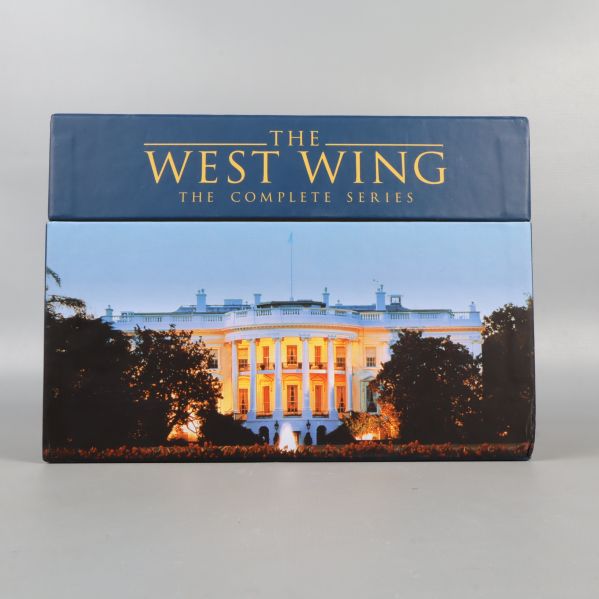 Baksidan av The West Wing-box med vitahuset i kvällsljus