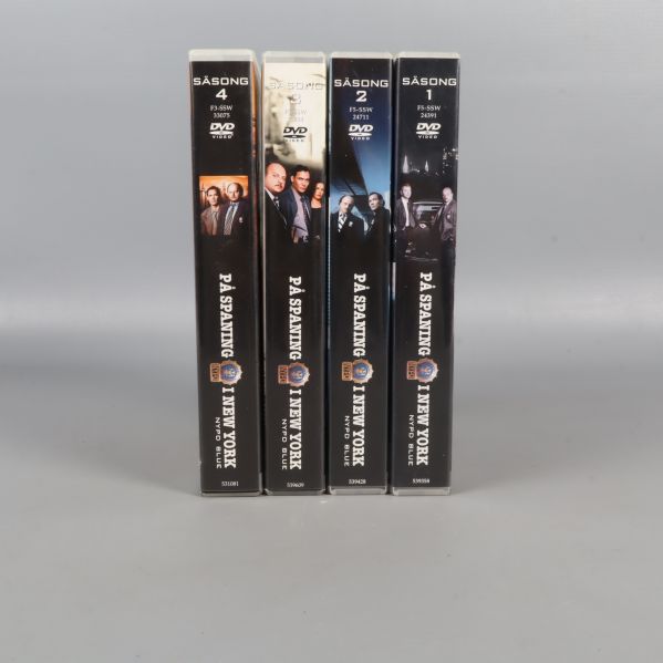 Spines av fyra dvd-fodral från På spaning i New York