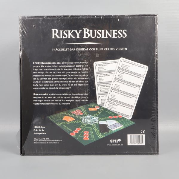 Baksidan av Risky Business med spelplan och kort illustrerat