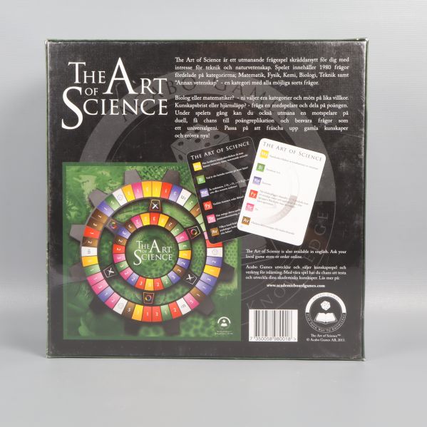 Baksidan av spelboxen med spelplan och spelbeskrivning