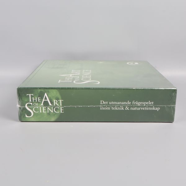 Grön spelbox med vit text och spelets titel på sidan