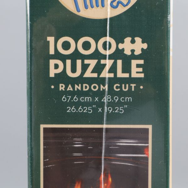 Närbild av pussellåda med måttangivelse och Cobble Hill logotyp