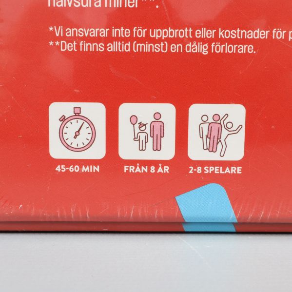 Detalj av baksidan som visar ikoner för speltid, ålder och antal spelare