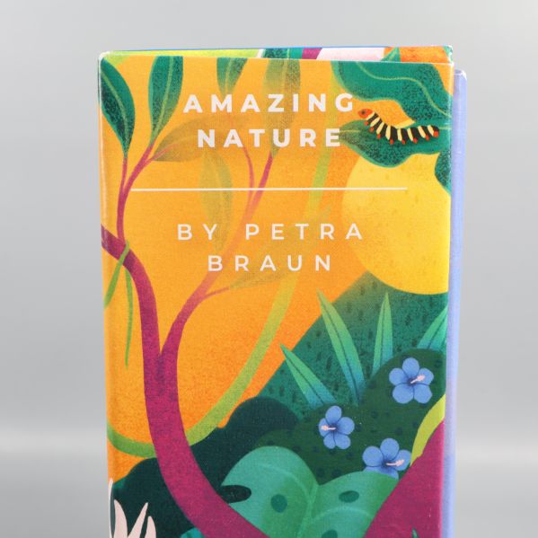 Närbild på texten Amazing Nature by Petra Braun