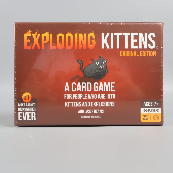 Framsidan av Exploding Kittens originalutgåva med grafisk logotyp