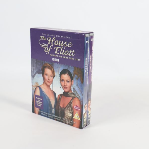 DVD-boxen The House of Eliott står uppställd