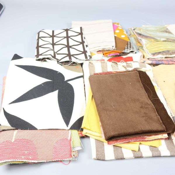 Tygbitar i mörka och ljusa färger, tydliga mönster