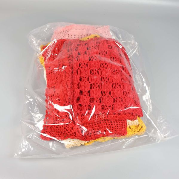 Virkade dukar förpackade i plastpåse