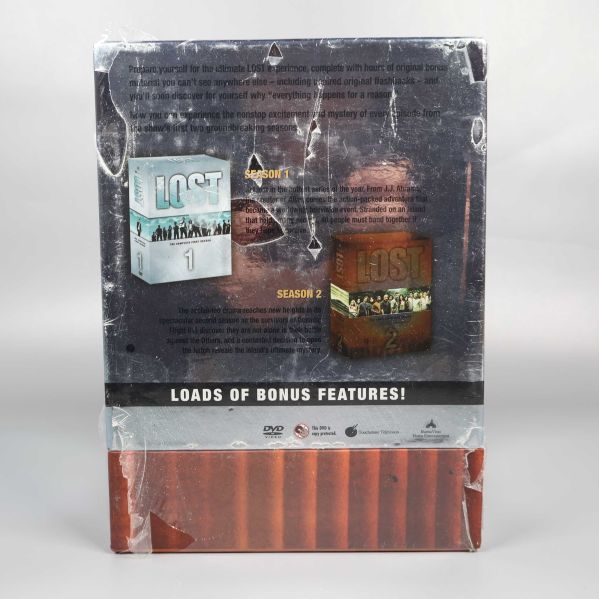 Baksidan av Lost box med bonusmaterial och bilder