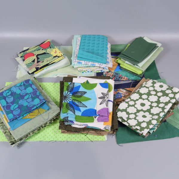 Buntade stuvbitar i olika färger och mönster