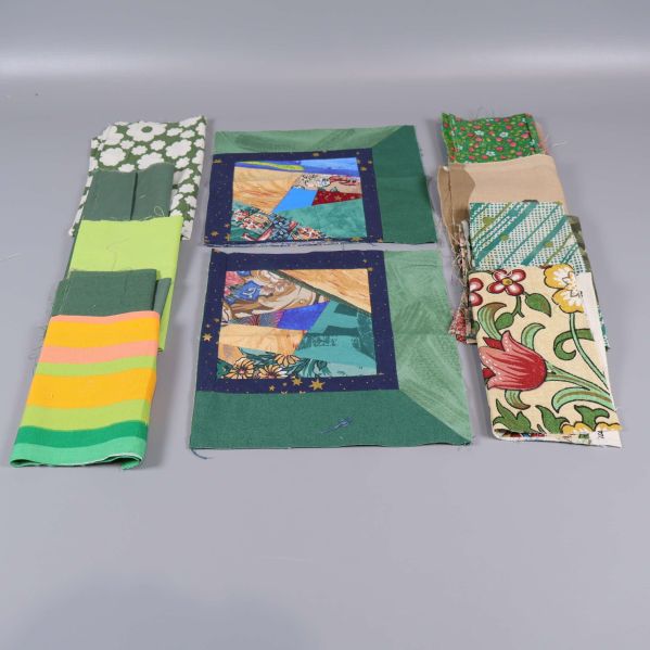 Uppsorterade tygbitar med blommiga och randiga mönster