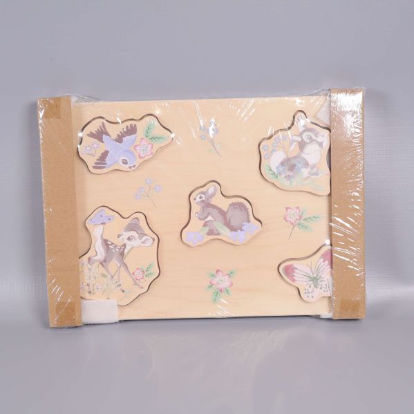 Babypussel med djurmotiv i trä och förpackning