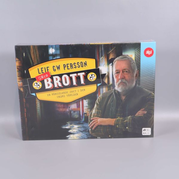 Framsidan av Leif GW Perssons Brott brädspel med porträtt