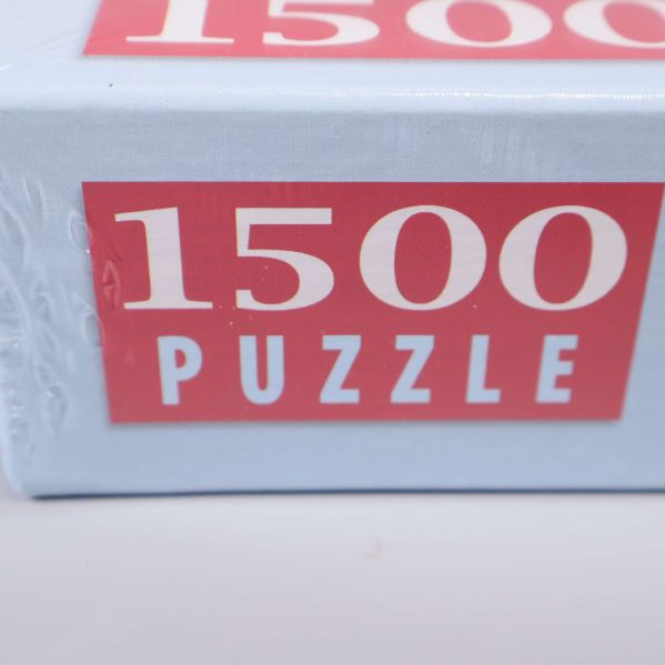 Närbild på märket 1500 puzzle på lådan