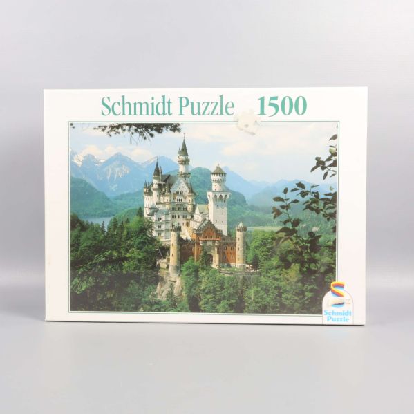 Framsidan visar slottmotiv