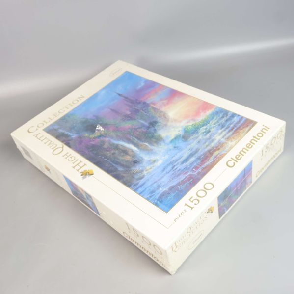 Clementoni pussel liggande visar sidomotiv och mängd bitar