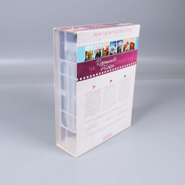 Baksida av DVD-boxen med beskrivande text och bilder från filmerna