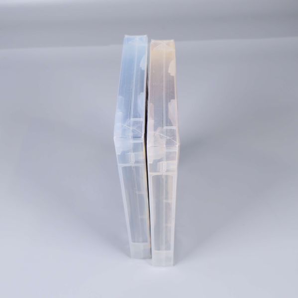 Två DVD-fodral Wild Roses sedd uppifrån