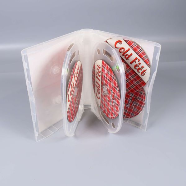 DVD-boxen Cold Feet öppen med flera DVD-skivor synliga