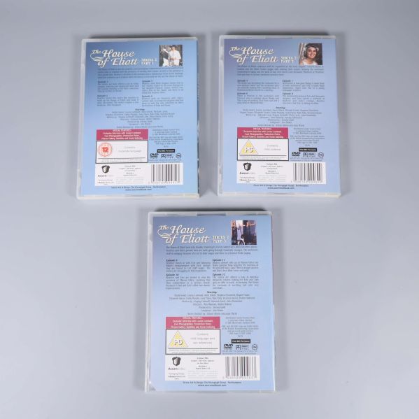 Baksidor av de tre DVD-fodralen i The House of Eliott-boxen