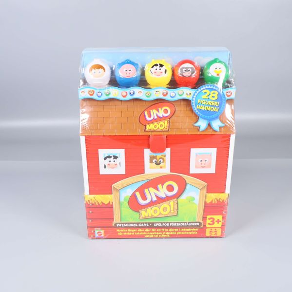 Förpackning till UNO Moo barnspel med djurfigurer syns framifrån