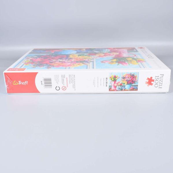 Pusselasken från långsidan med logga och bild av motivet