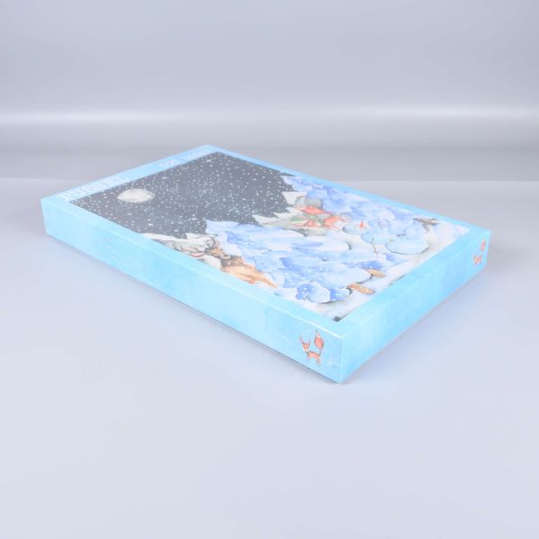 Pussellåda med vintermotiv sedd från sidan